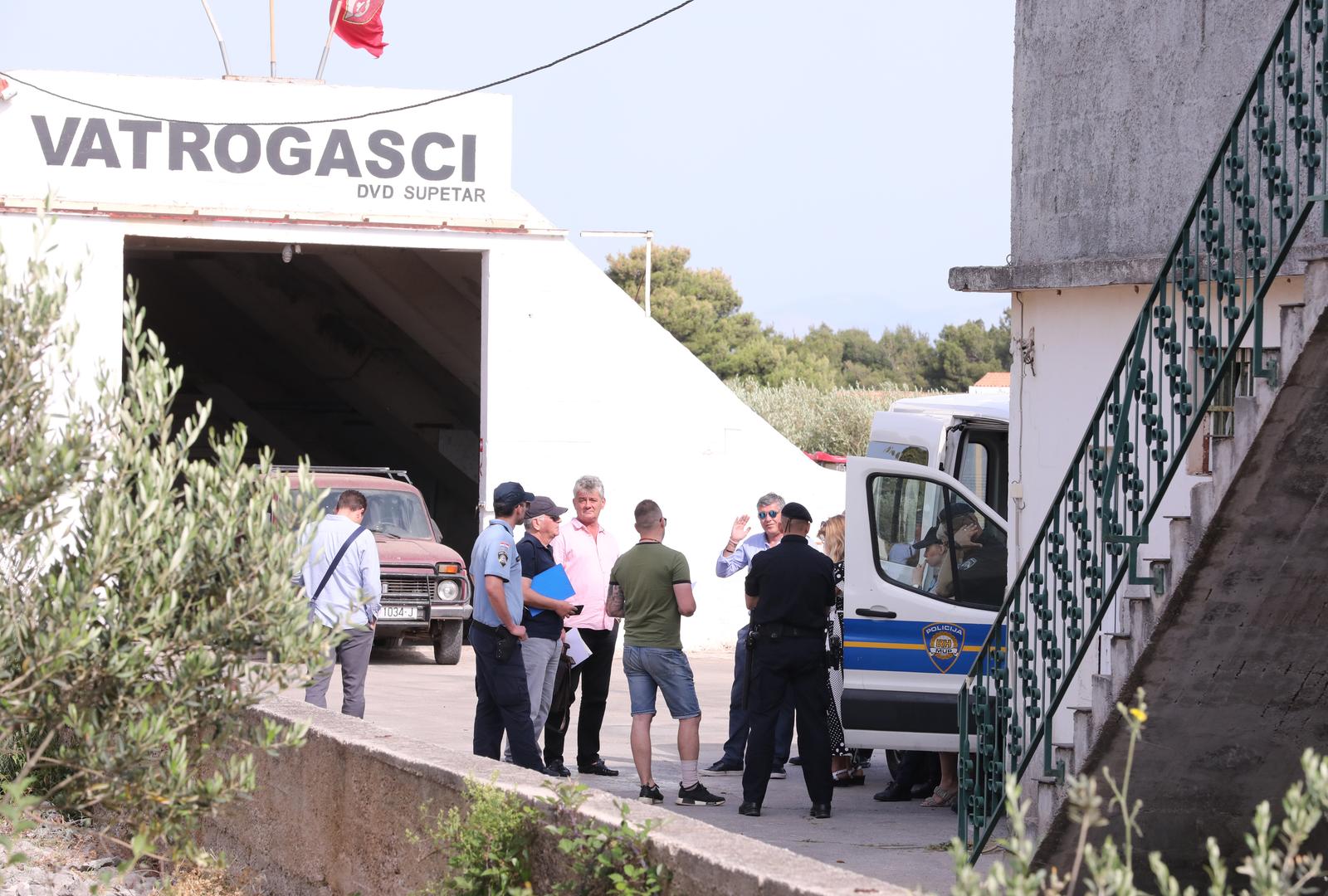 Policija i sudski izvršitelji kod DVD Supetar kojem prijeti ovrha