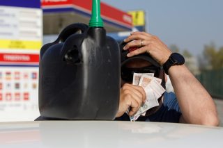 Nakon ponoći građane očekuje osjetno poskupljenje goriva