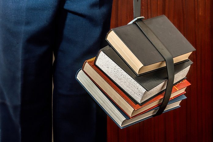books-1012088_1280-696×464