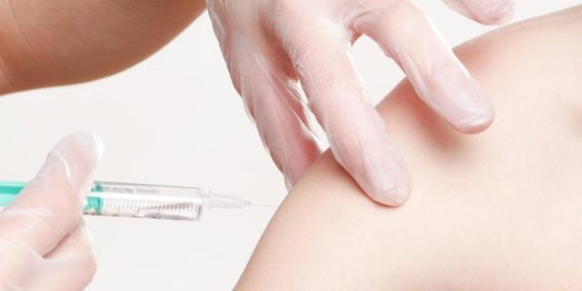 vaccination-gd38f2558e_1280-696×464