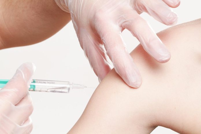 vaccination-gd38f2558e_1280-696×464