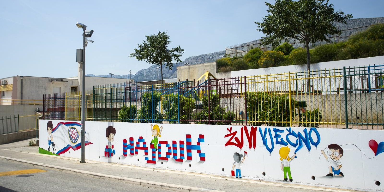 Hajdučki mural oslikan na zidu dječjeg vrtića u Solinu