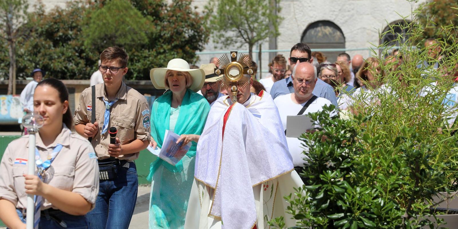 Blagdan je Tijelova, misno slavlje i procesija u Rijeci