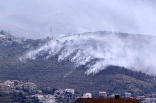 Split: Gašenje požara na Žrnovnici iz zraka zbog miniranog i nepristupačnog terena