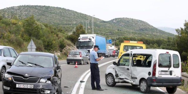Šibenik: Više ozlijeđenih u prometnoj nesreći na D-8
