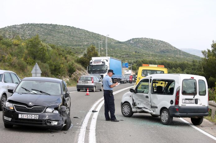Šibenik: Više ozlijeđenih u prometnoj nesreći na D-8