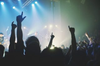 live-concert-455762_1280-696×462