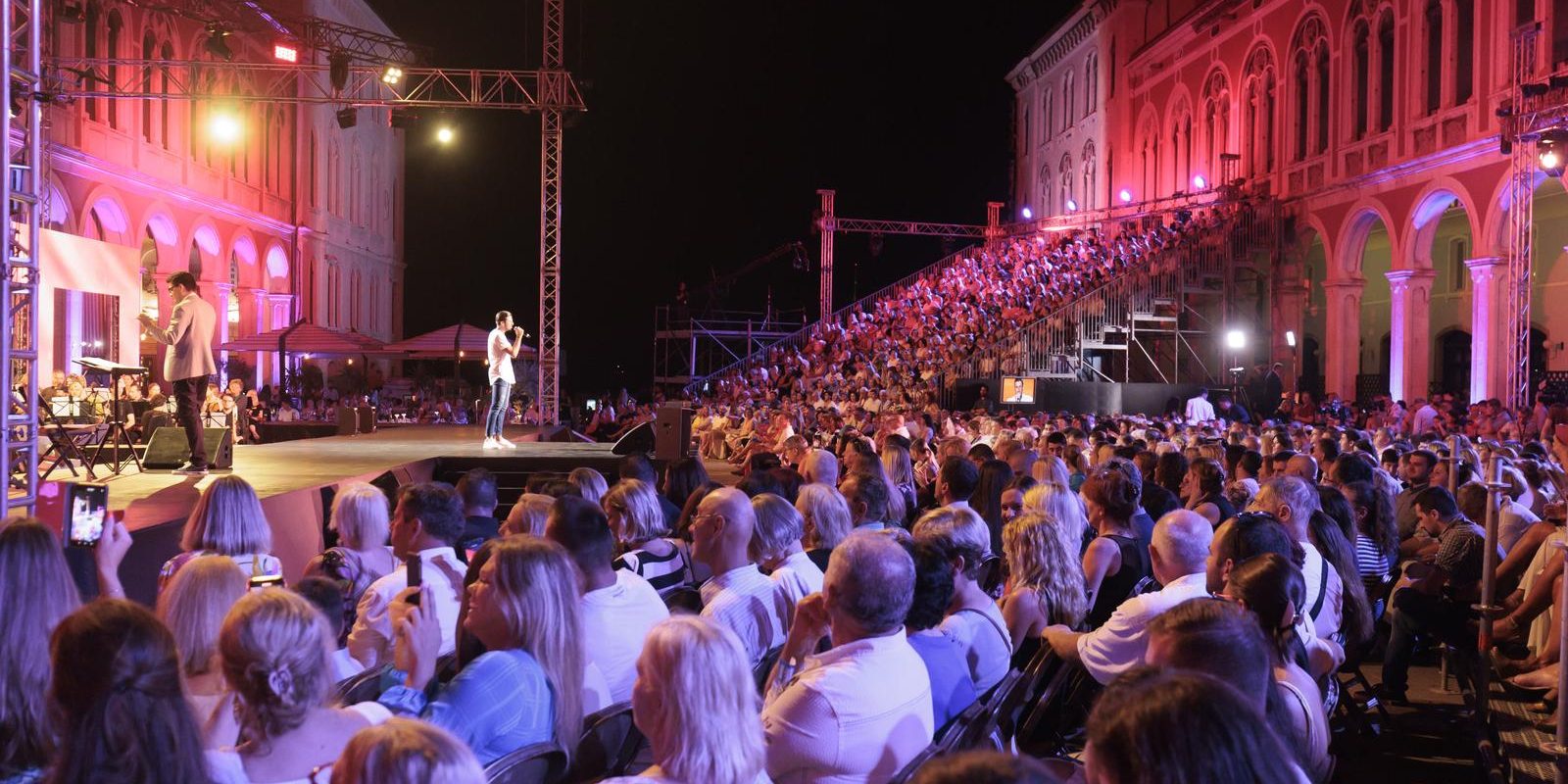 Počela je finalna večer Splitskog festivala