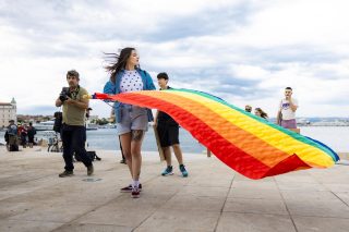 Podizanje Pride zastave kao najava Split Pridea
