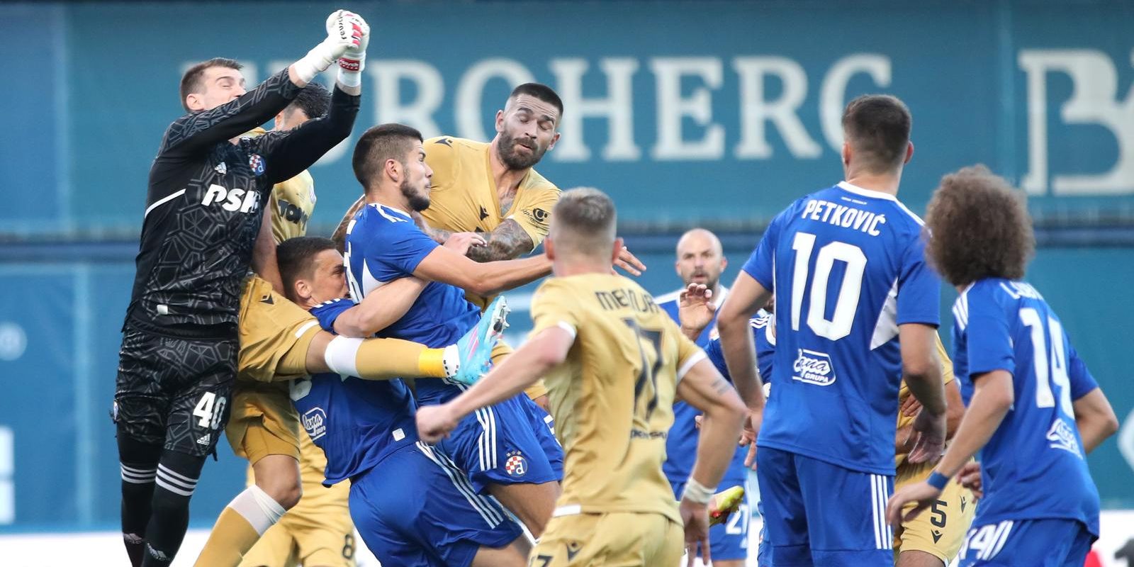 Dinamo i Hajduk u utakmici Superkupa na stadionu u Maksimiru