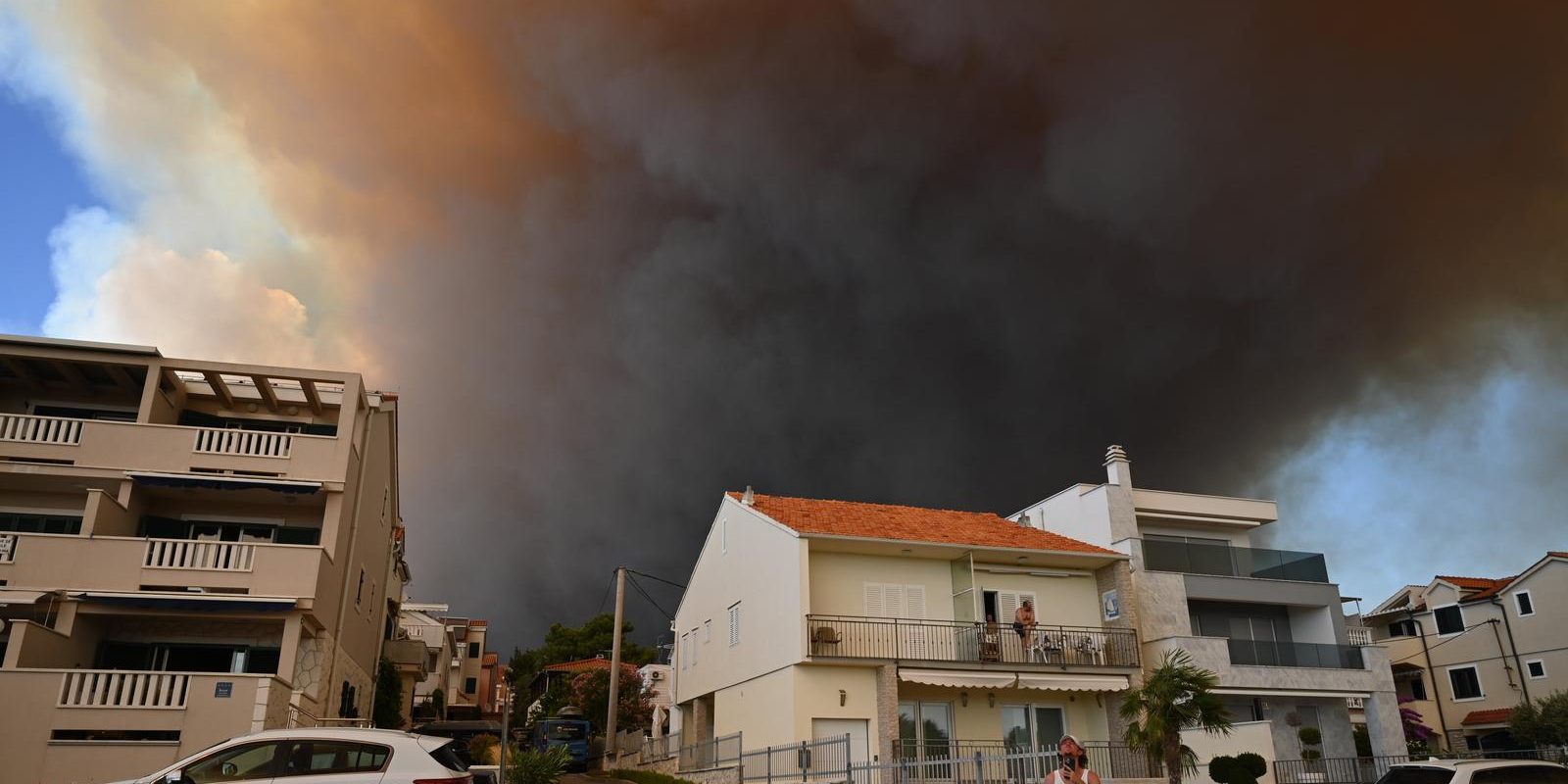 Dalmacija u vatrenoj buktinji, požar se proširio iz okolice Vodica