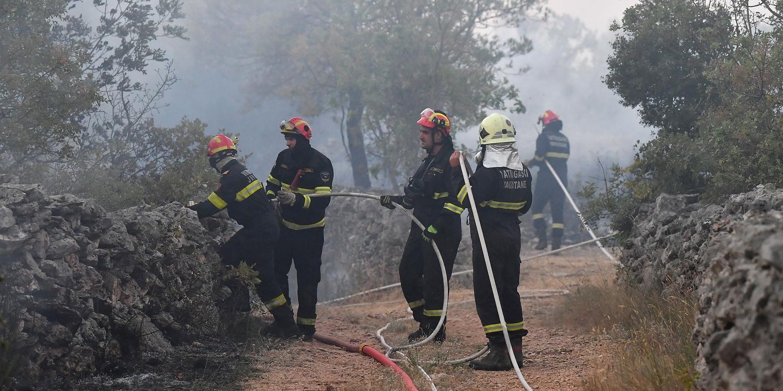 Vodice: Jutros na požarište područja Okit stigli kanaderi