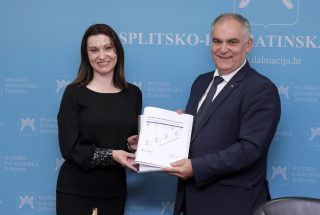 Split: Ministrica Tramišak uručila ugovor županu Bobanu za projekt Jadranski regionalni znanstveni centar