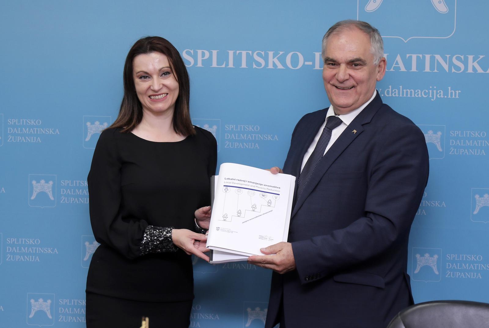 Split: Ministrica Tramišak uručila ugovor županu Bobanu za projekt Jadranski regionalni znanstveni centar
