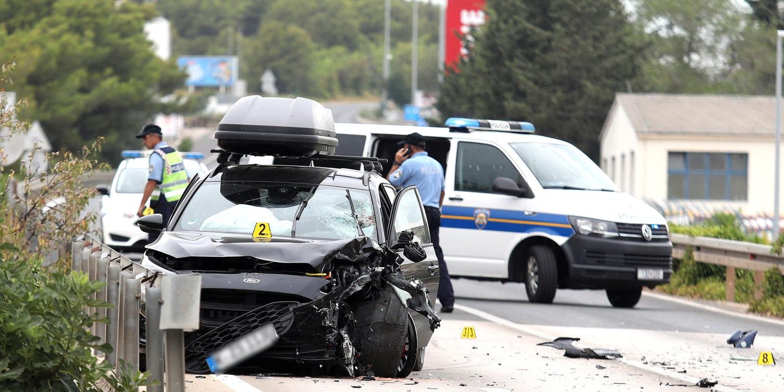 Zbog teške prometne nesreće zatvorena Jadranska magistrala kod Vodica, poginuo motociklist
