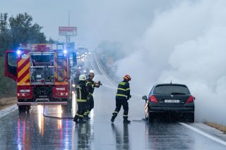 Kod šibenskog mosta zapalio se automobil