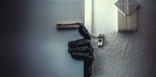 burglar-696×344