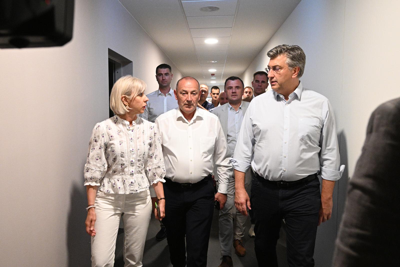 Predsjednik Vlade Andrej Plenković obišao je novoizgrađeni Veteranski centar u Sinju