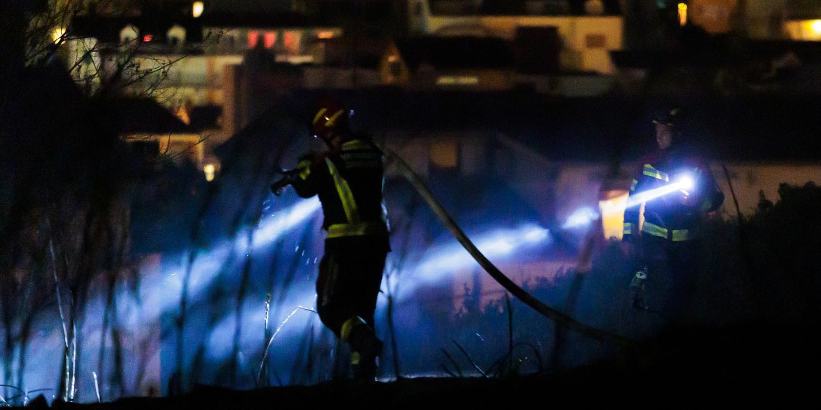 Split: Požar koji je kasno navečer izbio u Dragovodama ugašen je od strane vatrogasaca