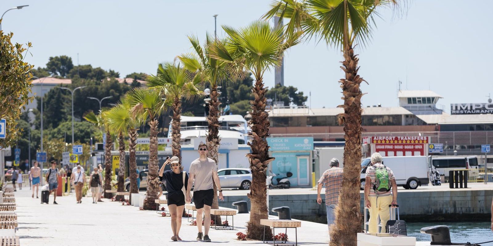 Split: Turisti u šetnji novouređenom Istočnom obalom