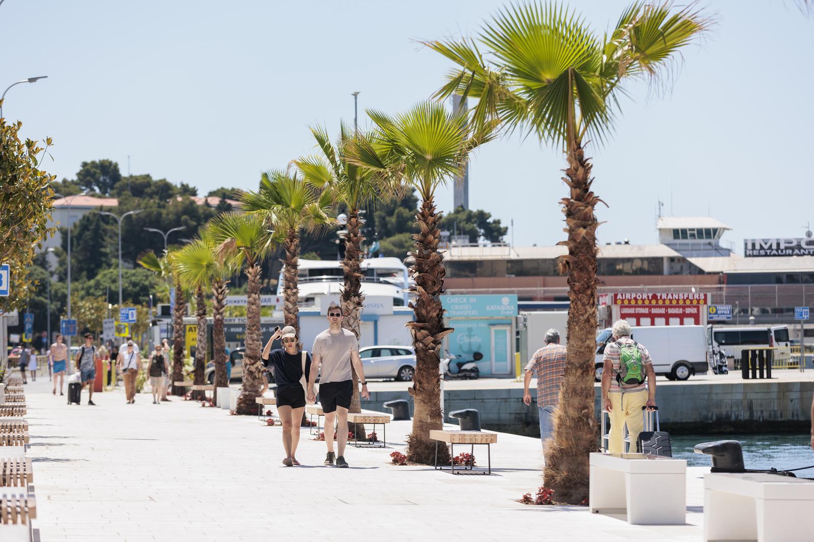 Split: Turisti u šetnji novouređenom Istočnom obalom