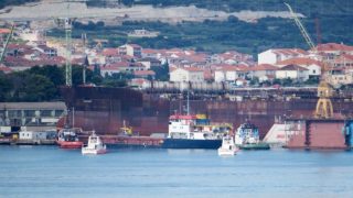 Turski teretni brod Haksa dotegljen u Trogir