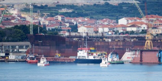 Turski teretni brod Haksa dotegljen u Trogir