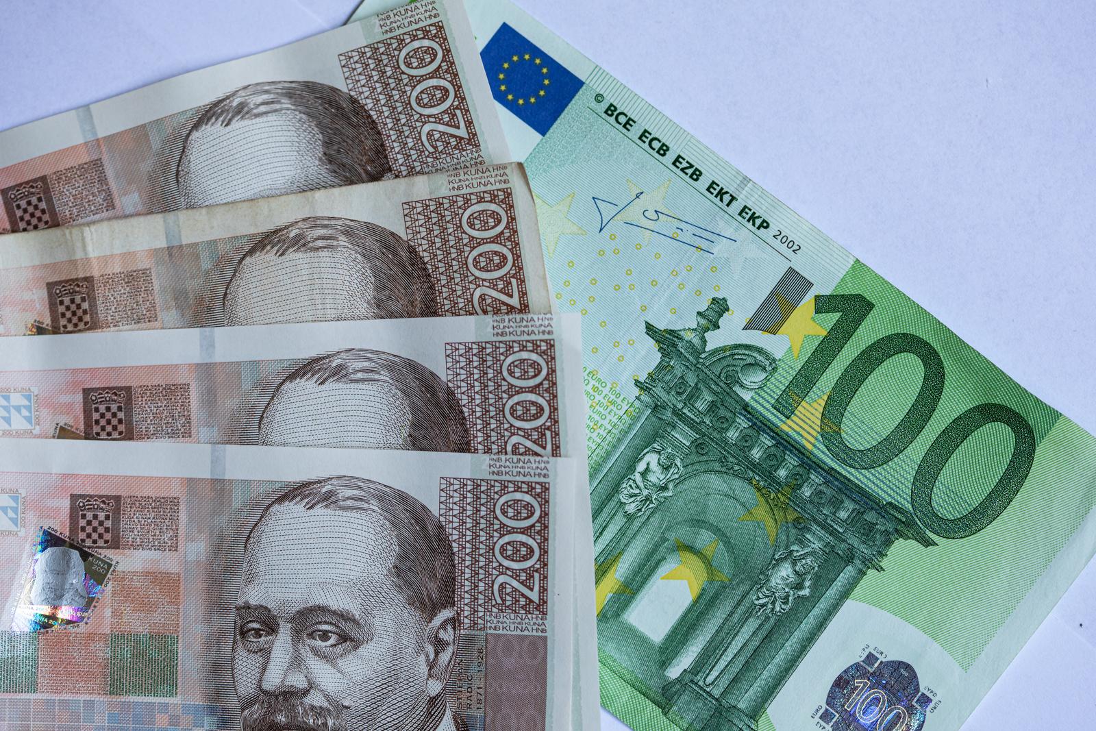 Ilustracija kućne štednje papirnatog novca
