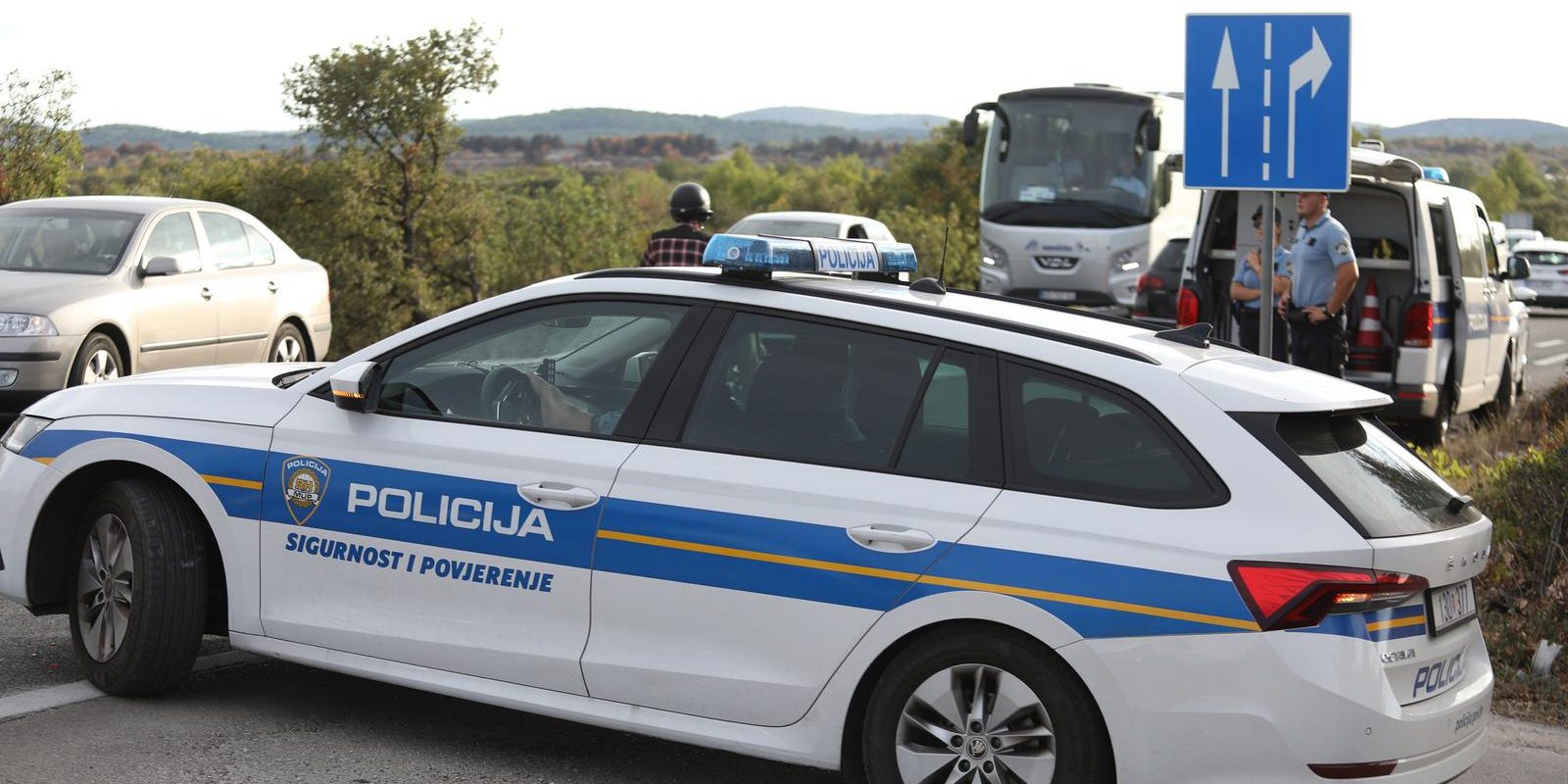 Automobil i motor sudjelovali u prometnoj nesreći naa Jadranskoj magistrali kod Šibenika
