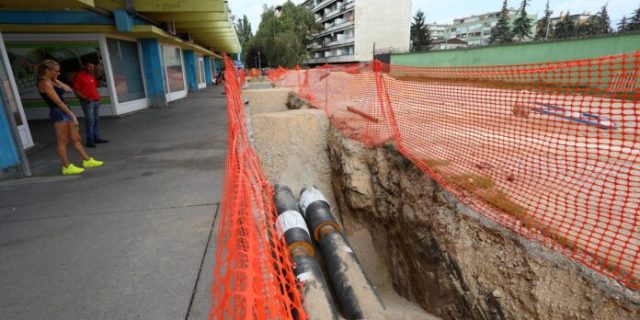 Karlovac: Mjesto na Autobusnom kolodvoru gdje je poginuo muškarac pri padu u iskop vrelovoda