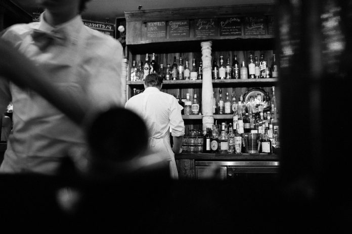 bar-g034d24b79_1280-696×464