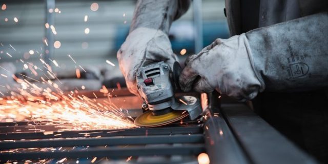 worker-5736096_1280-696×464