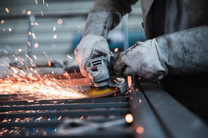 worker-5736096_1280-696×464