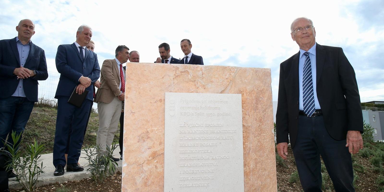 Split: Otkrivena spomen ploča u povodu 30. obljetnice otvaranja helidroma KBC Split