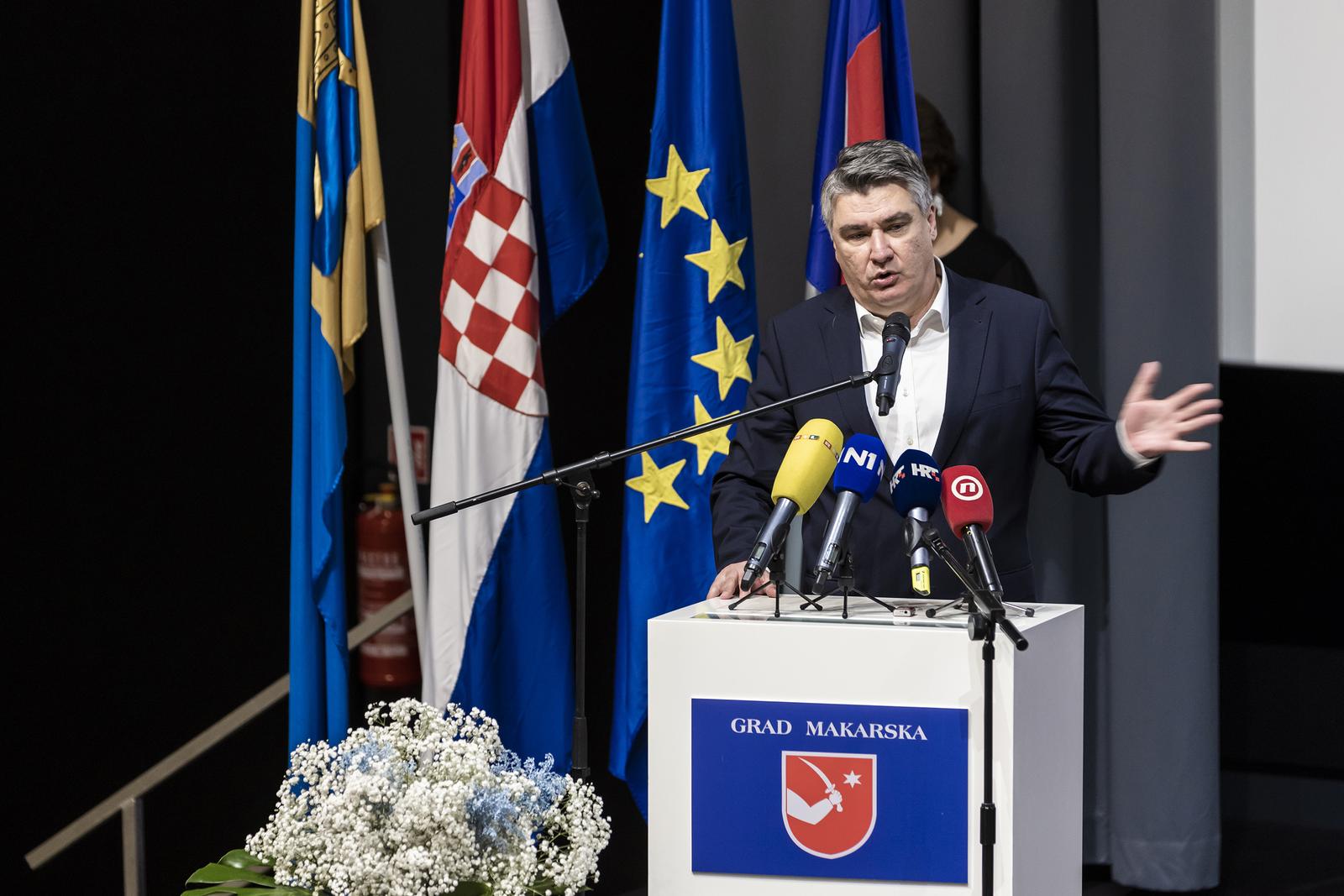 Predsjednik Republike Zoran Milanović na svečanoj sjednici Gradskog vijeća Grada Makarske