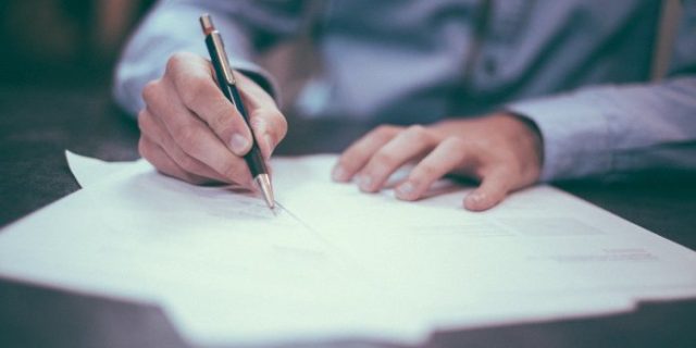 writing-1149962_1280-696×464