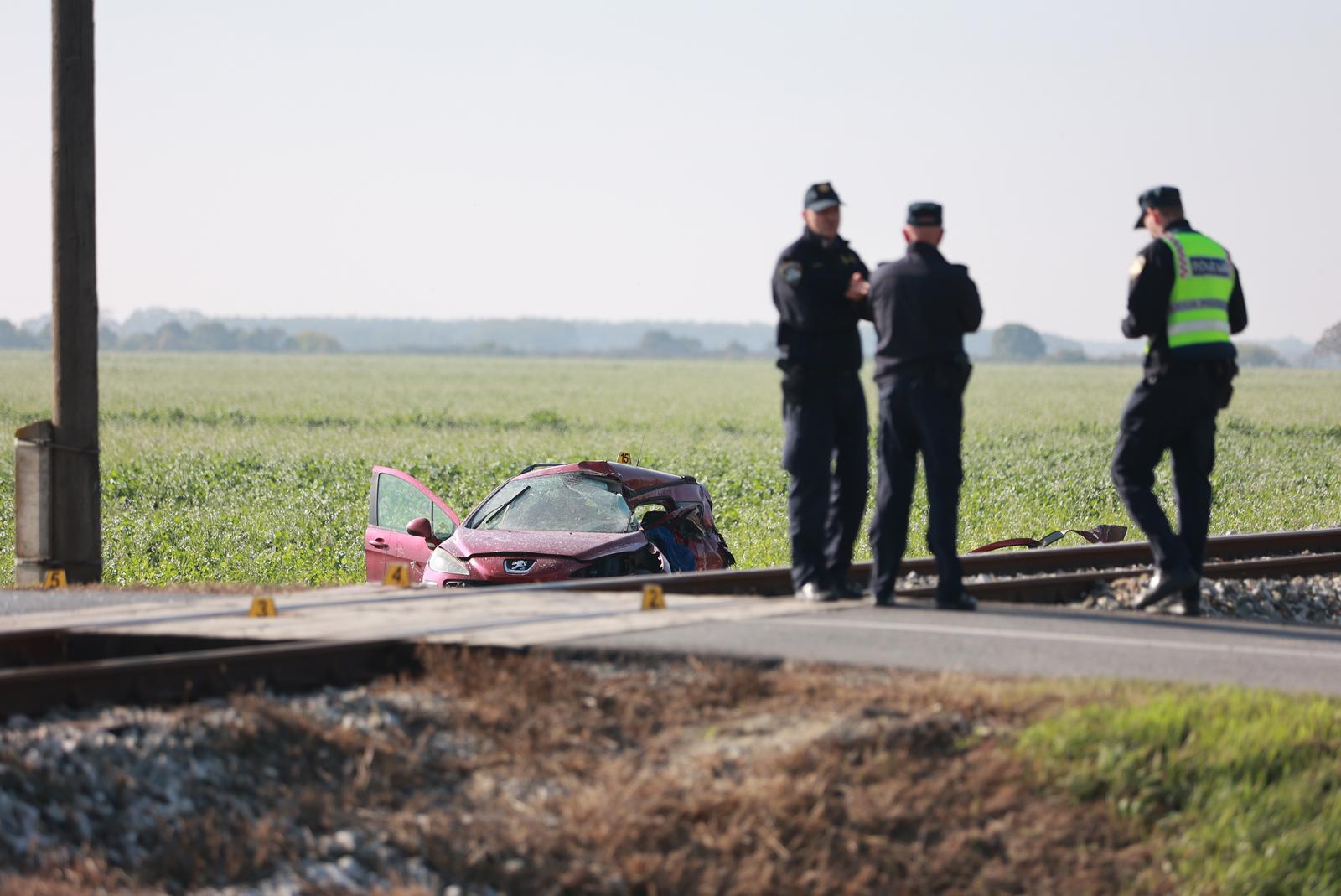 Osijek: U naletu vlaka na automobil poginula jedna osoba