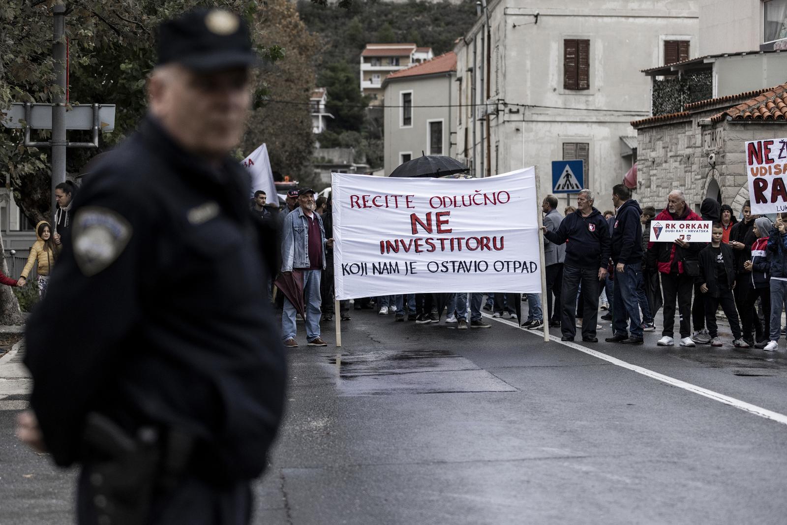 Dugi Rat: Prosvjed mještana zbog stotine tisuća tona šljake