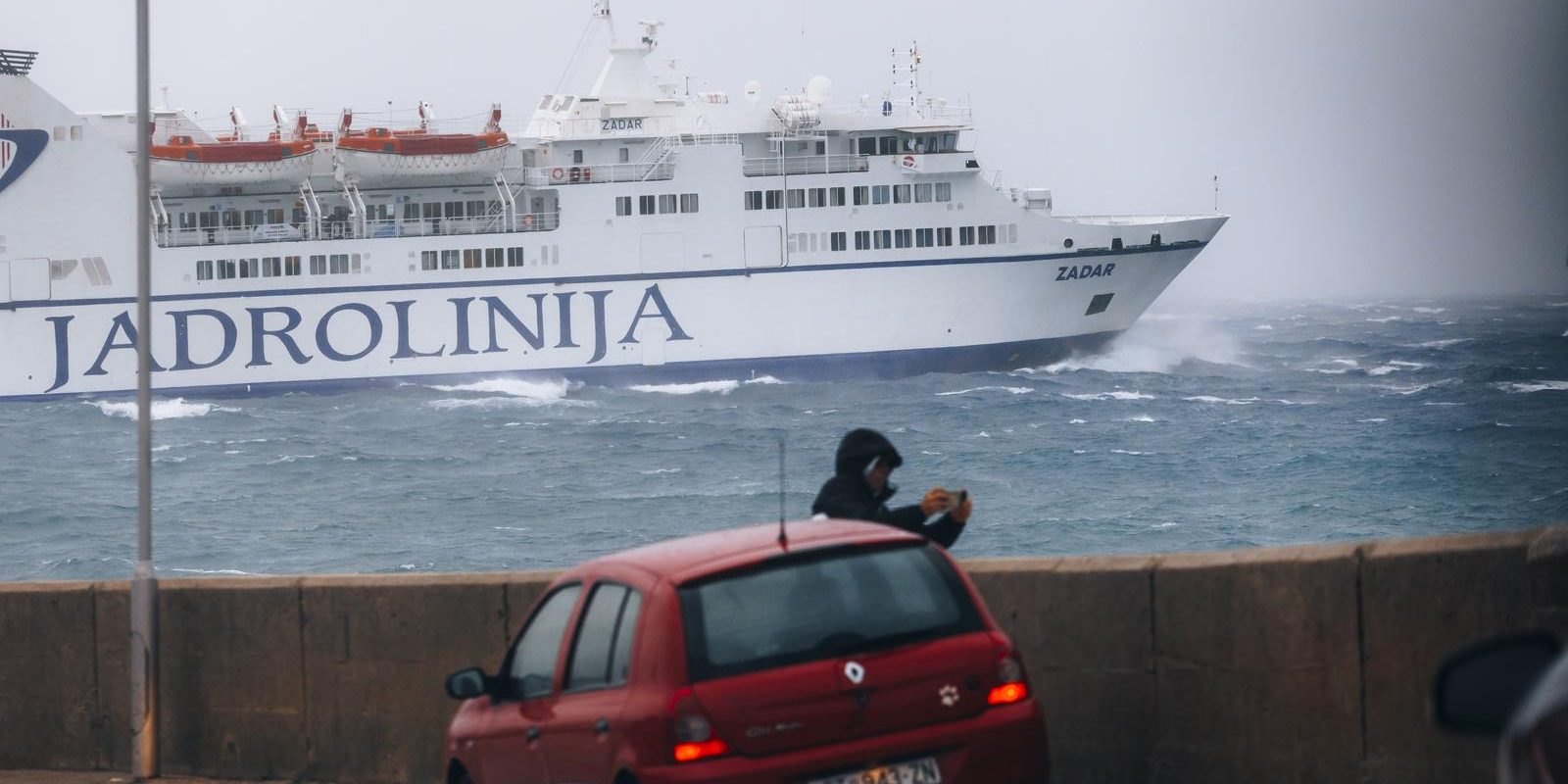 Split: Zbog olujnog juga u prekidu su sve katamaranske te većina trajektnih linija prema otocima