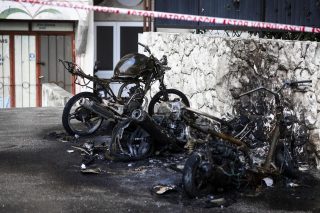 Split: U Doverskoj ulici noćas su potpuno izgorjela tri motocikla