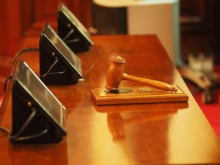 judge-1587300_1280-696×522