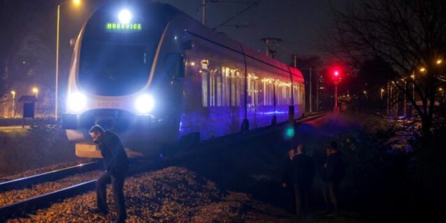 Zagreb: U Remetincu vlak naletio na pješaka koji je prevezen u bolnicu