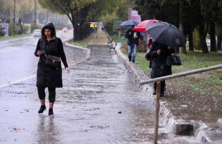 Zbog obilne kiše u Splitu su poplavljene prometnice i nogostupi