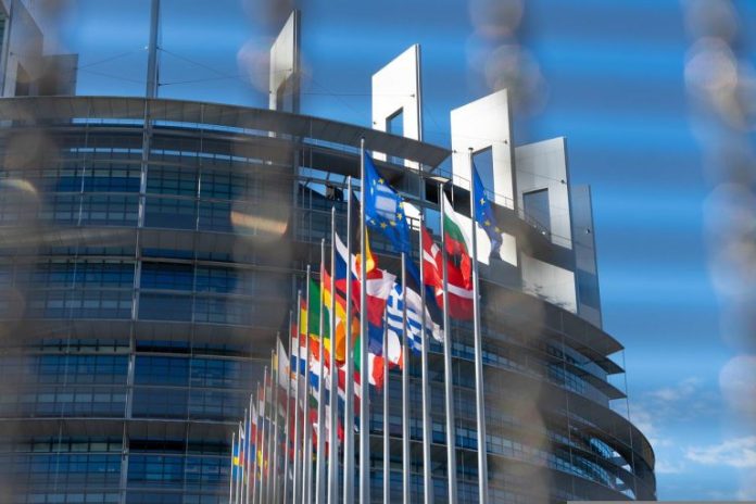 europe-palace-g0dafa48d5_1280-768×512-1-696×464