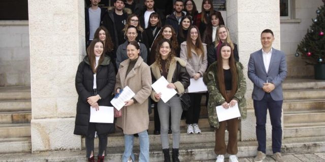 studenti-stipendija-281222-001
