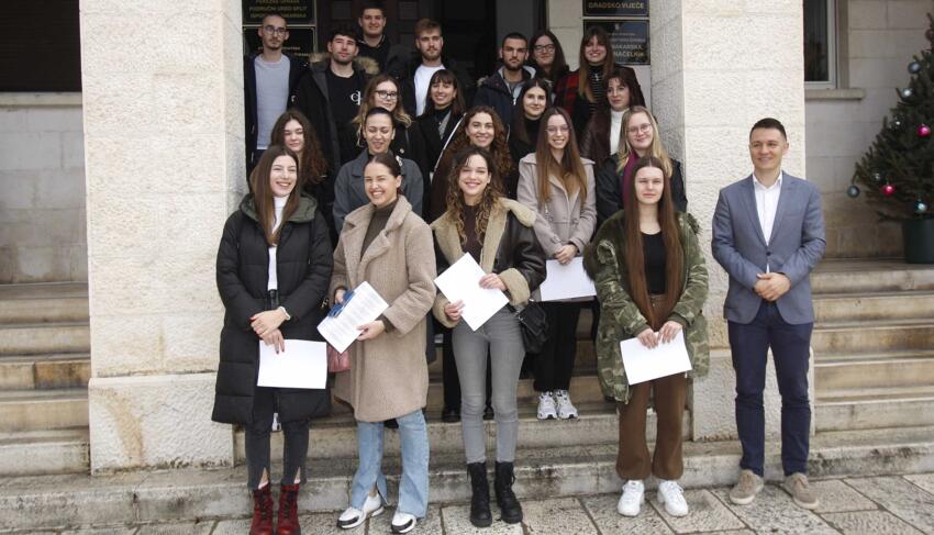 studenti-stipendija-281222-001