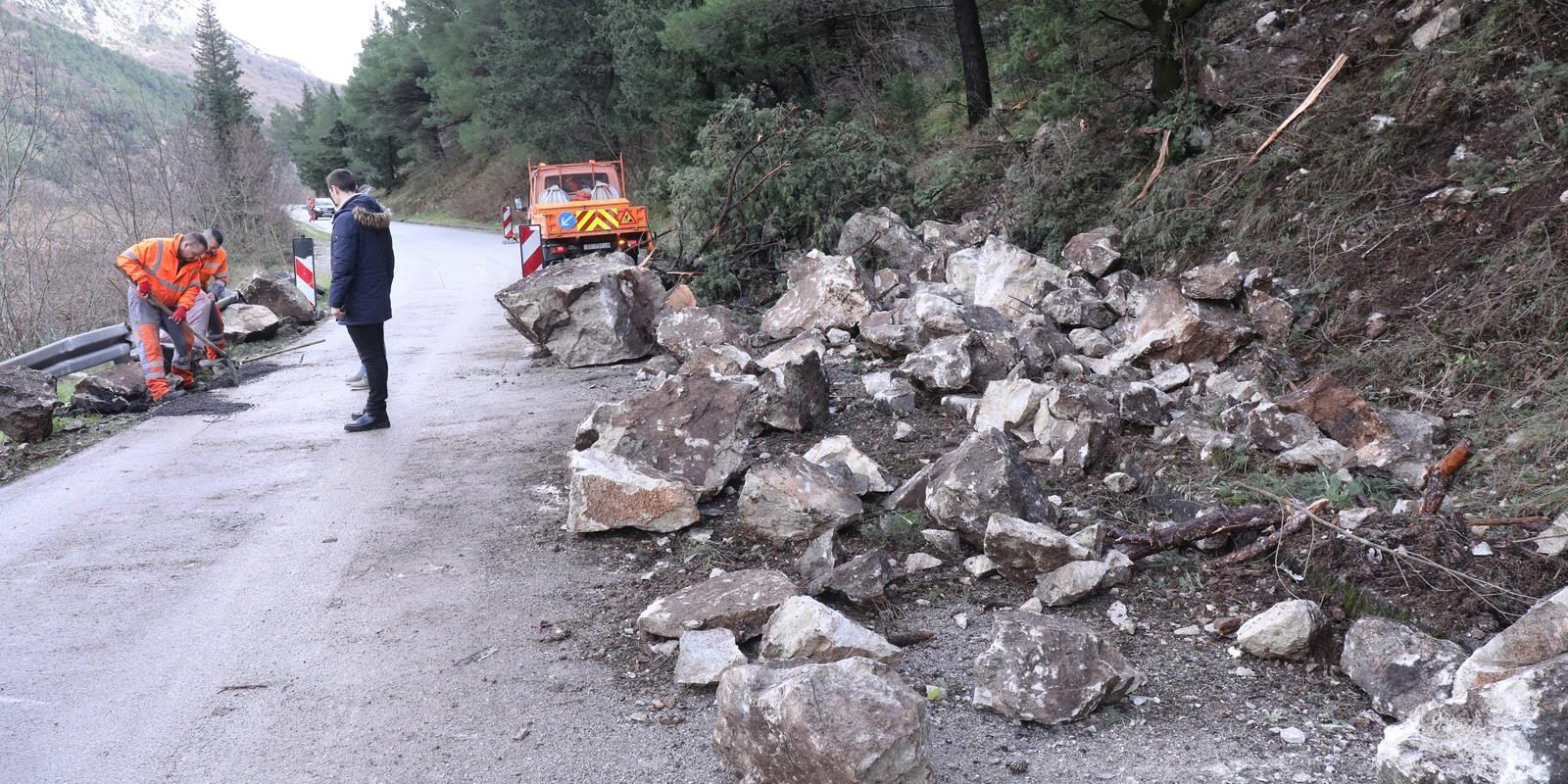 Omiš: Sanacija prometnice nakon odrona