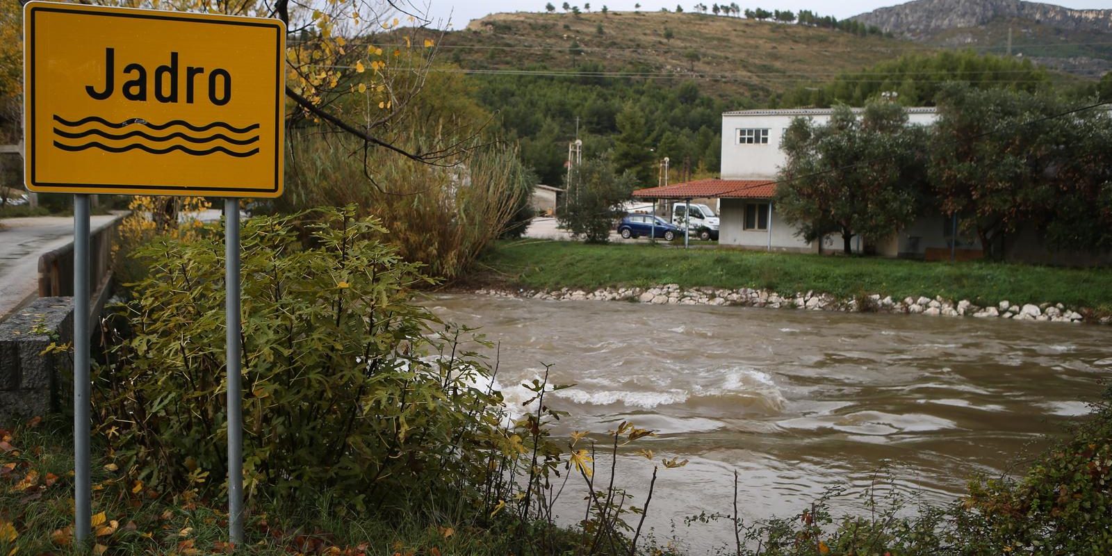 Solin: Obilne kiše zamutile rijeku Jadro iz koje se pitkom vodom opskrbljuje šire područje Splita