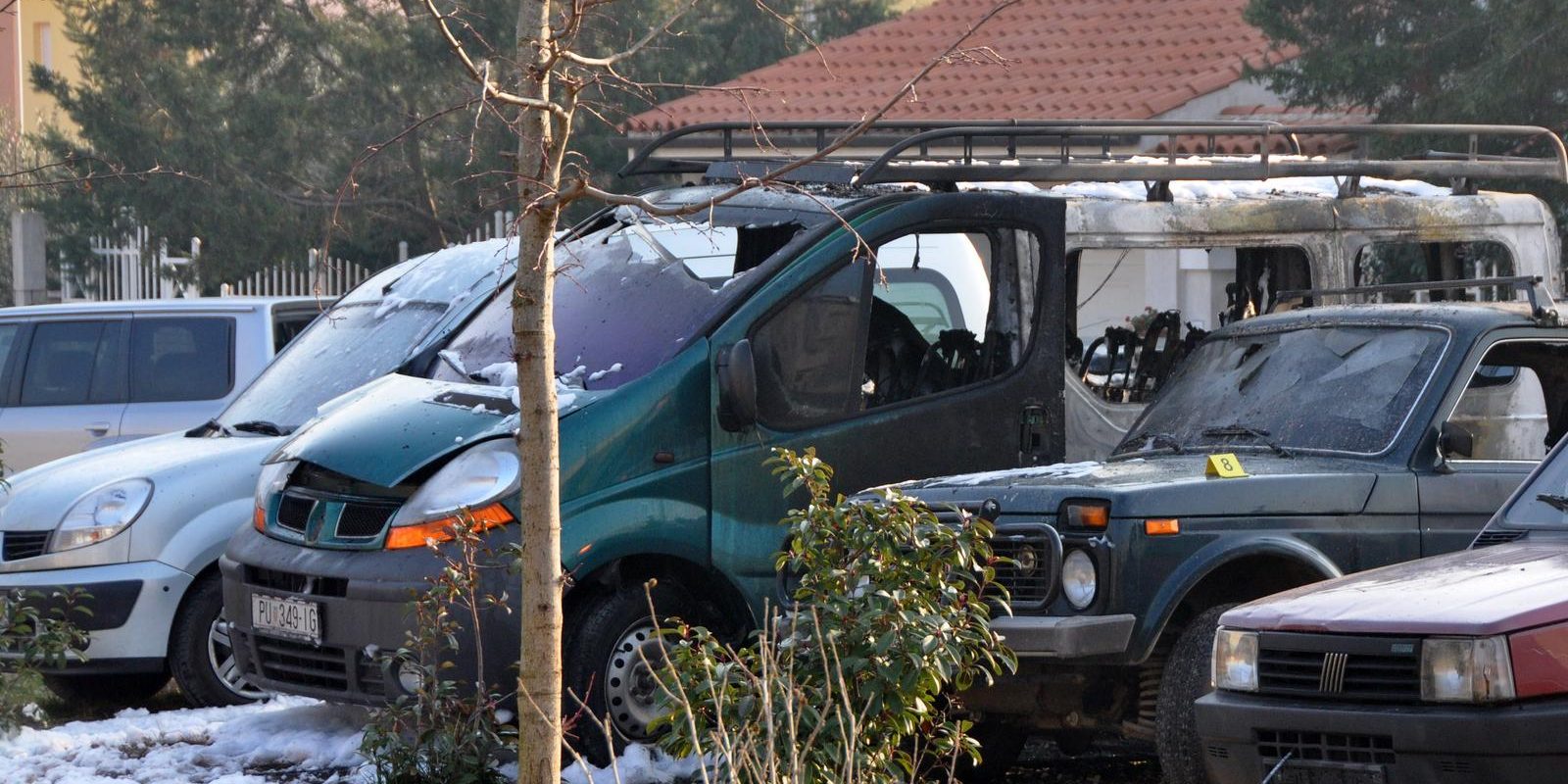 Pula: Na Gregovici izgorjela tri automobila