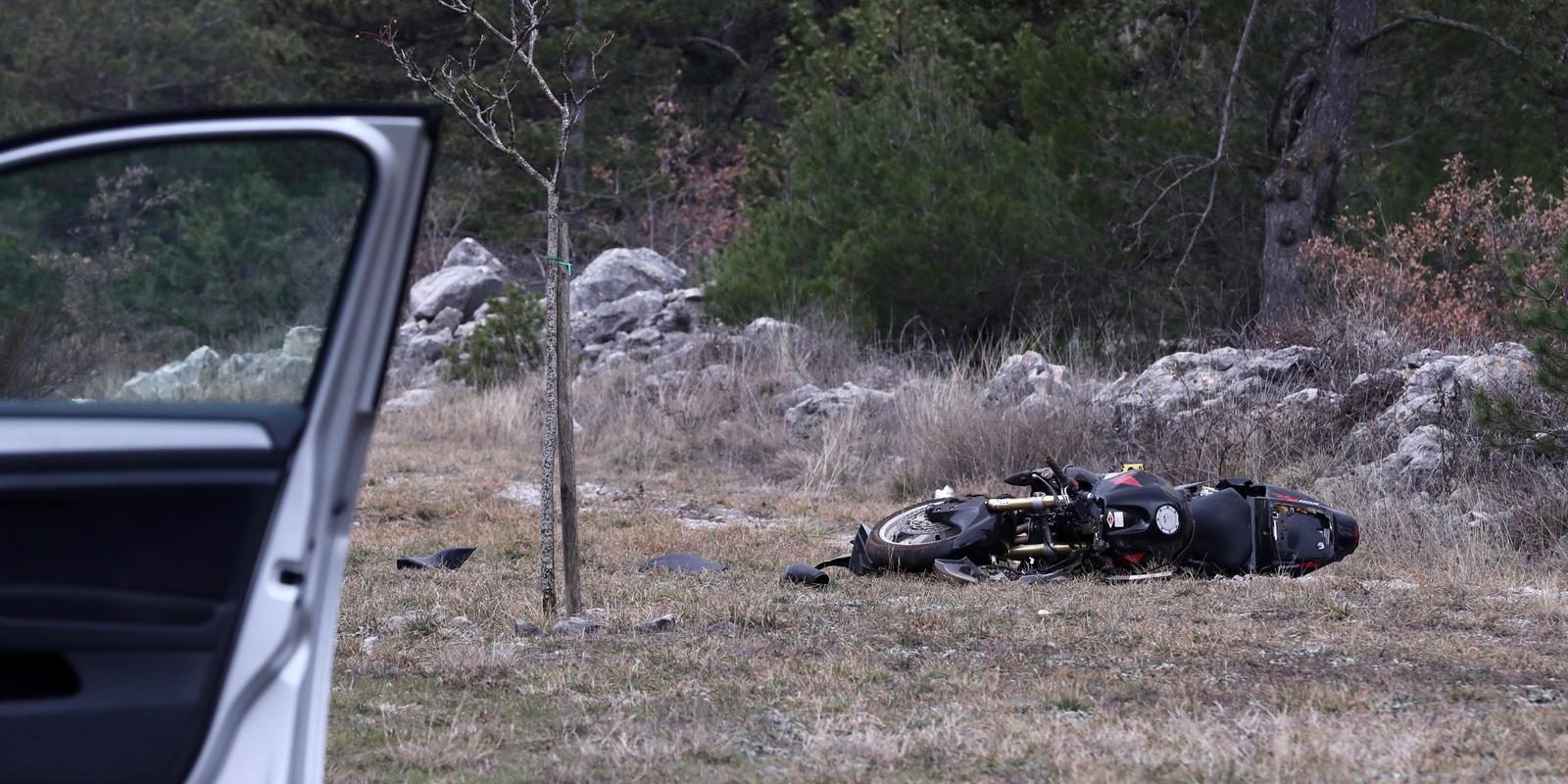 Gizdavac: Pri slijetanju motocikla s ceste jedna osoba poginula